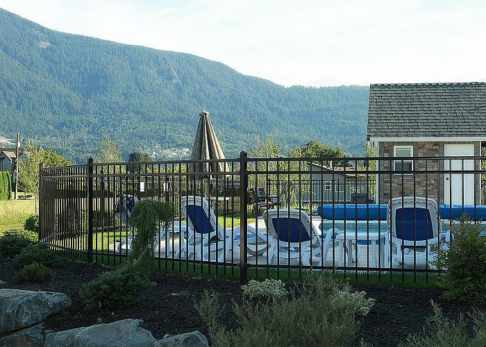Design the Perfect Pool Fence