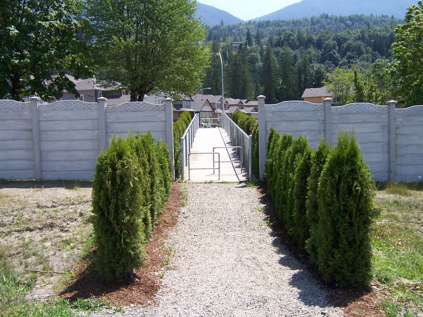 6 Different Types of Fences to Spruce Up Your Yard - TNA Concrete