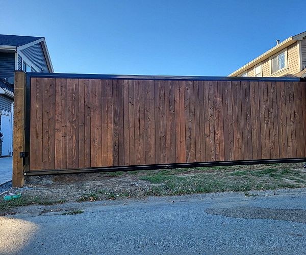 Automated Gate Access Explained: Keypads, Remotes, Sensors, and Smart Controls
