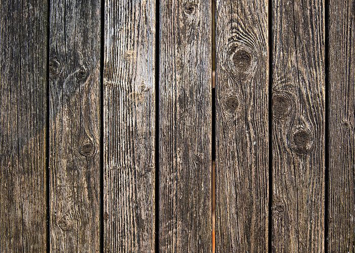 Which is better for you needs: wood or vinyl fencing?