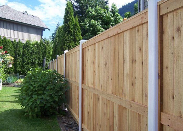 Fall Maintenance Tips for Wood Fence Owners